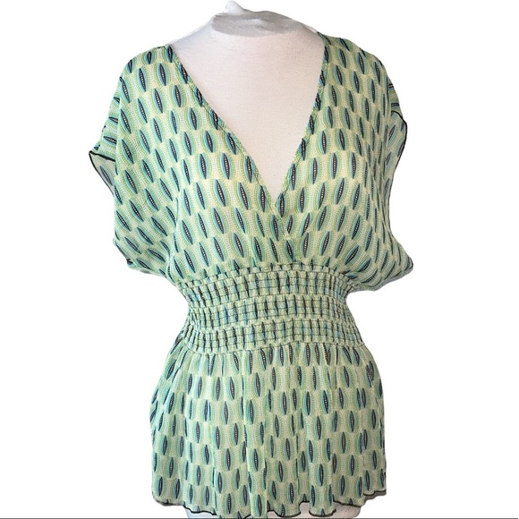 Bisou Bisou Sheer Green Elastic Waist Top - Picture 2 of 9